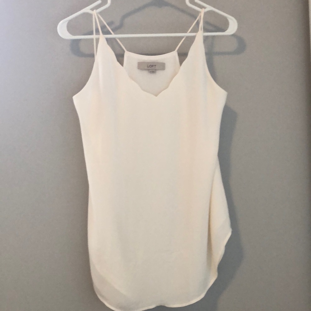 Scalloped trimmed tank